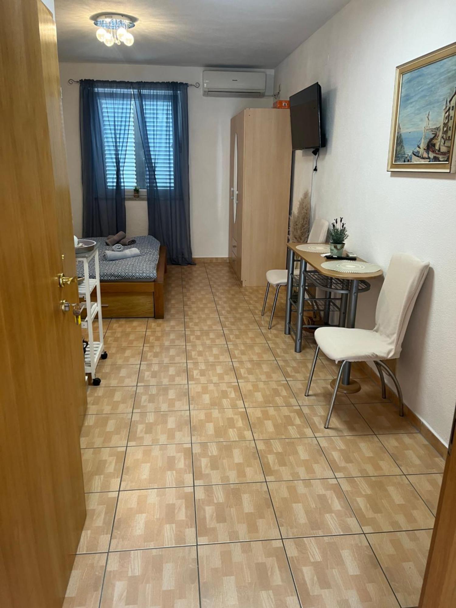 Apartments Marija Malinska Luaran gambar