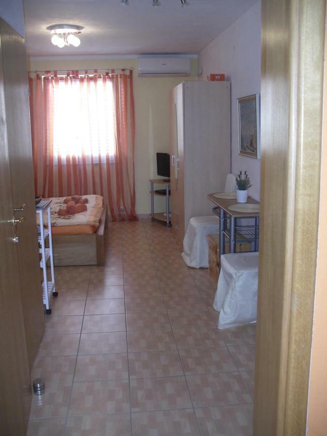 Apartments Marija Malinska Luaran gambar